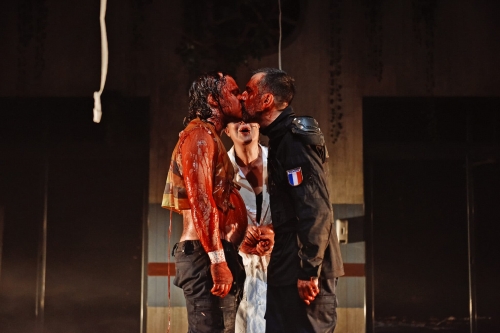 Jean-Christophe Meurisse,Les Chiens de Navarre,la Vie est une Fête,festival les Nuits de Fourvière,théâtre de la Renaissance,Amélie Philippe,Delphine Baril,Lula Hugot,Charlotte Laemmel,Anthony Paliotti,Gaëtan Peau,Ivandros Serodios,Fred Tousch,Bernie,humour corrosif,dérives socio-politiques,faits de sociétés absurdes,vision poétique de l'humanité,Oullins 2022. 